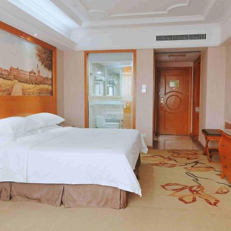 Vienna International Hotel Guigang Hecheng Road المظهر الخارجي الصورة