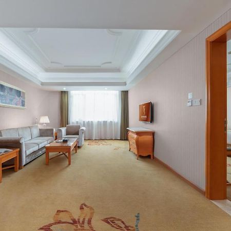 Vienna International Hotel Guigang Hecheng Road المظهر الخارجي الصورة