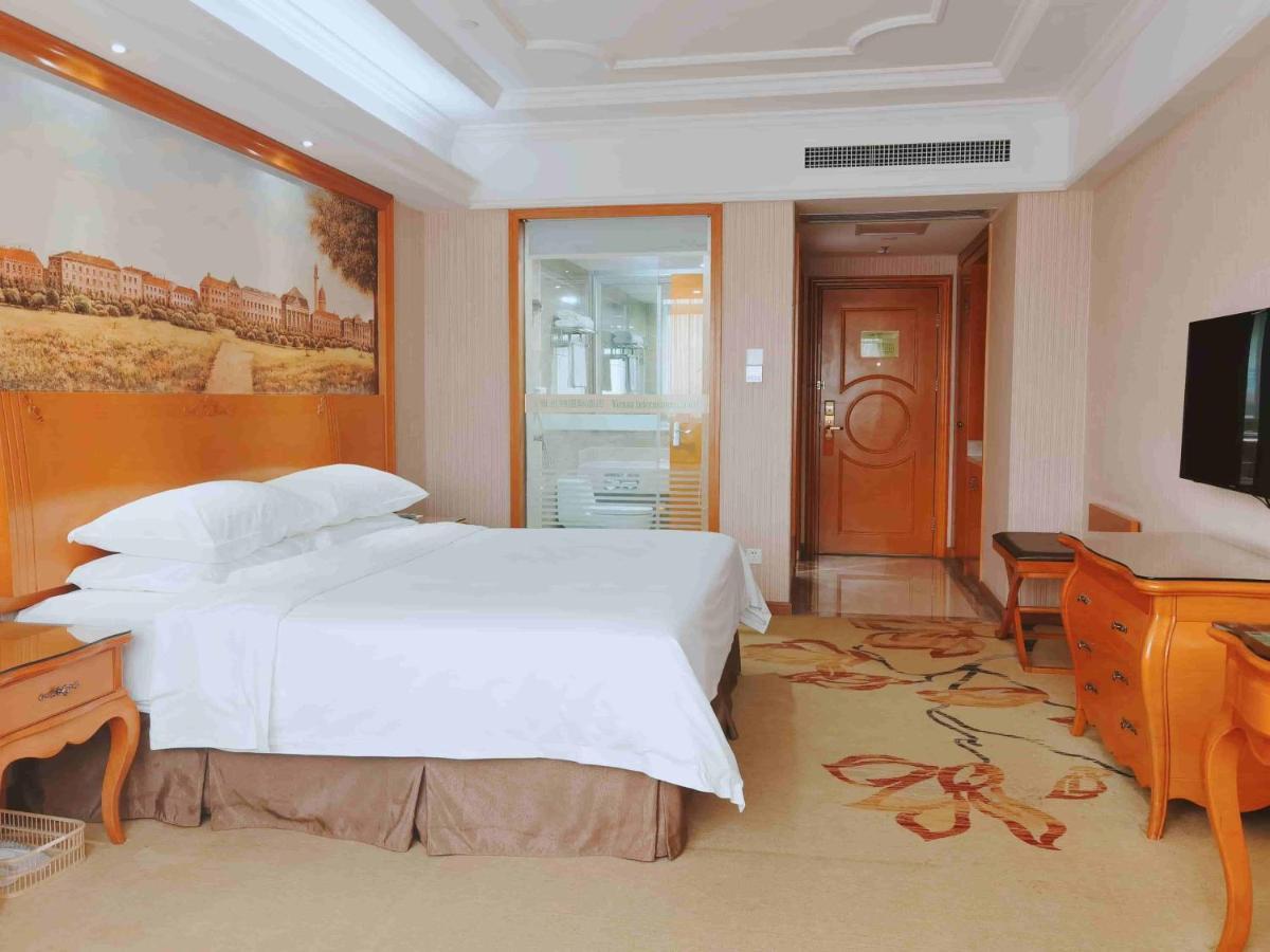 Vienna International Hotel Guigang Hecheng Road المظهر الخارجي الصورة